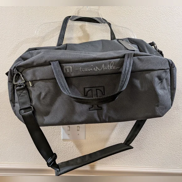 NWT Travis Mathew Lateral Duffle Bag - Picture 3 of 9